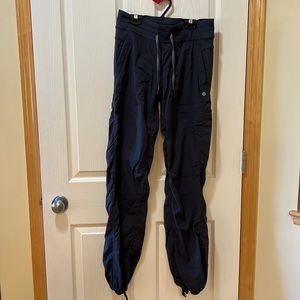 Lululemon Dance Studio Mid-Rise Jogger size 6, navy